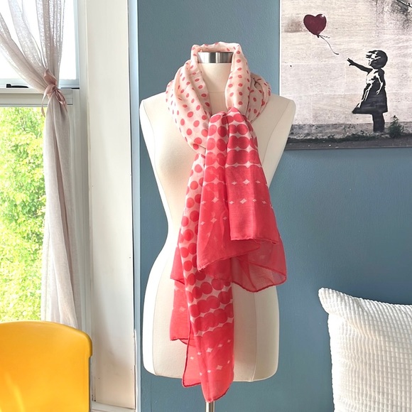 Beautiful polka dot scarf in poppy red gradient - Picture 3 of 8